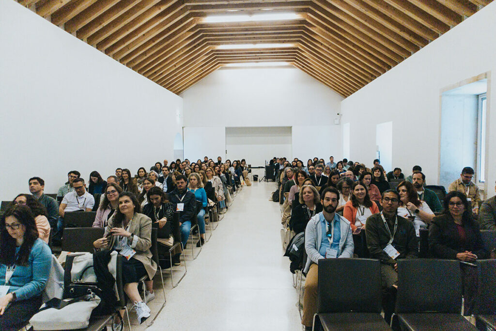 jornadas-fccn-25_132 Plateia na sala Almedina durante uma das sessões das Jornadas FCCN 2025